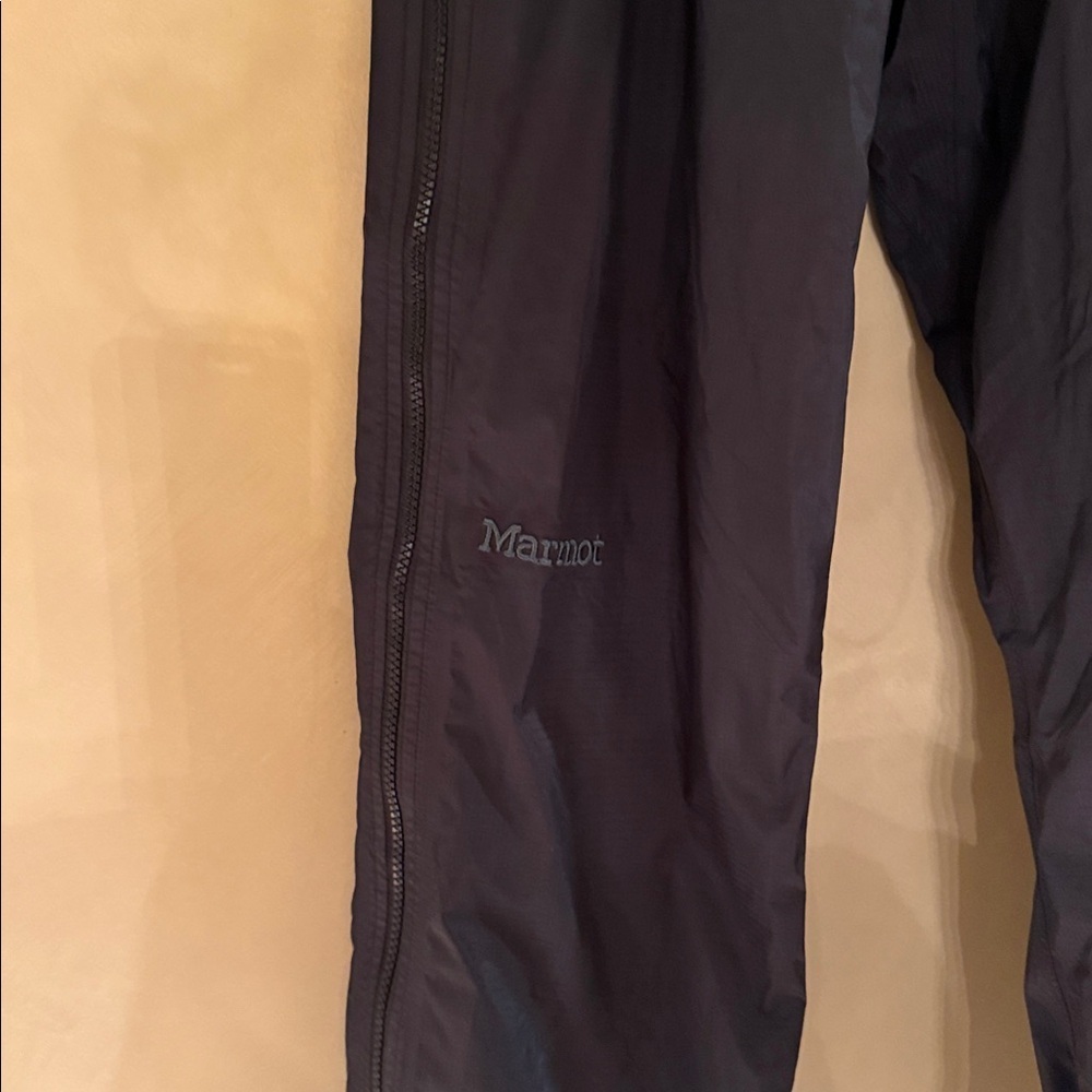 MARMOT Girls or boys Black Snow & Ski Pants size S Short - Picture 4 of 8